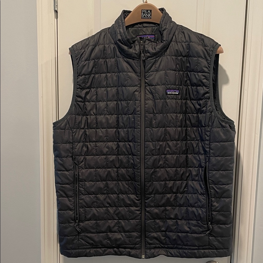 Patagonia Men's Dark Gray nano puff Vest